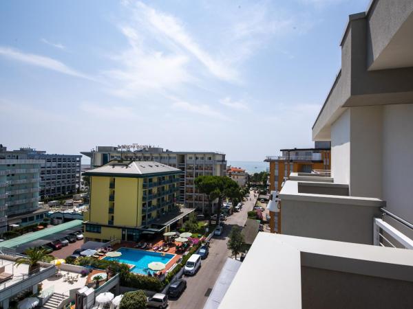 Life Hotel : photo 4 de la chambre chambre double ou lits jumeaux - vue partielle sur mer