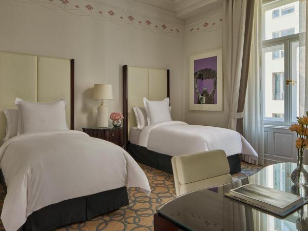 Four Seasons Hotel Gresham Palace Budapest : photo 5 de la chambre chambre supérieure avec 2 lits jumeaux