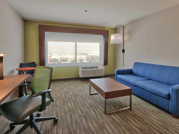 Holiday Inn Express & Suites - Albuquerque East, an IHG Hotel : photo 7 de la chambre suite lit king-size – non-fumeurs