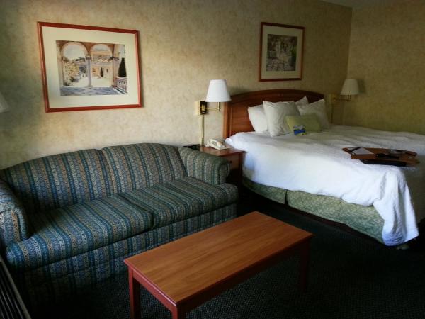 Days Inn & Suites by Wyndham Albuquerque North : photo 2 de la chambre chambre lit king-size deluxe - non-fumeurs