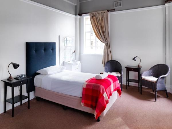 Grand Hotel Sydney : photo 2 de la chambre chambre simple avec salle de bains commune