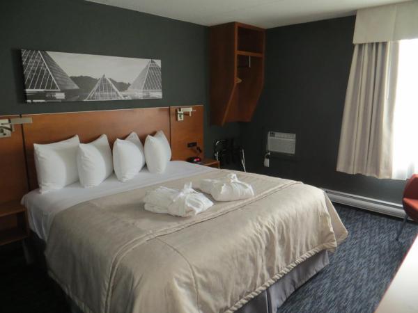 Travelodge by Wyndham Edmonton West : photo 3 de la chambre suite lit king-size deluxe - non-fumeurs