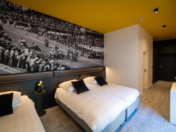 Boutique Hôtel, La Cour de la Reine, Rooftop city center : photo 3 de la chambre chambre triple deluxe