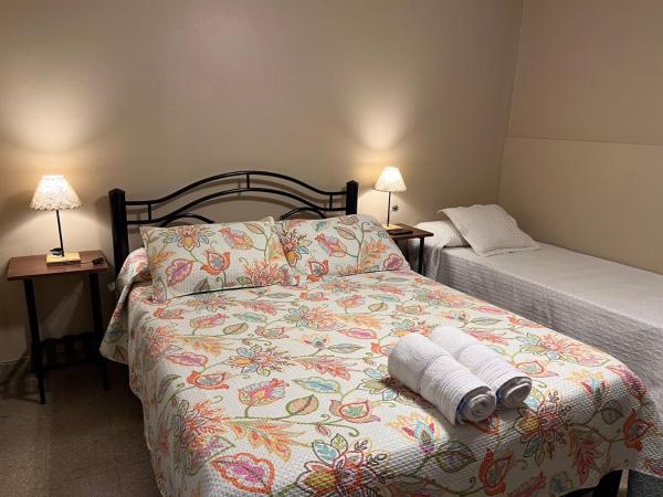 Ferienhaus Hostel Salta : photo 4 de la chambre chambre double avec salle de bains commune