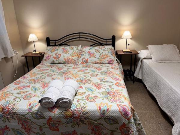 Ferienhaus Hostel Salta : photo 7 de la chambre chambre double avec salle de bains commune