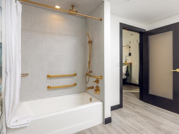 The Godfrey Hotel Hollywood : photo 3 de la chambre chambre lit king-size avec baignoire - accessible aux personnes à mobilité réduite