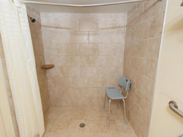 Garnet Inn & Suites, Orlando : photo 7 de la chambre suite deluxe avec lit king-size