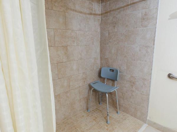 Garnet Inn & Suites, Orlando : photo 8 de la chambre suite deluxe avec lit king-size