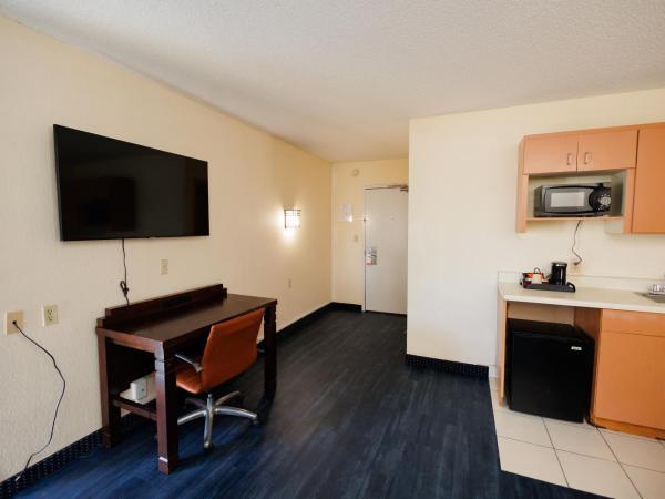 Garnet Inn & Suites, Orlando : photo 10 de la chambre suite lit king-size