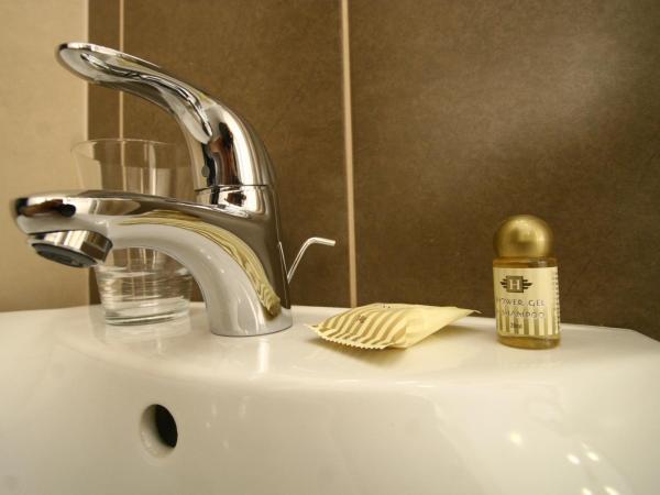 Central Hotel 21 and Apartments : photo 5 de la chambre chambre double - vue sur jardin