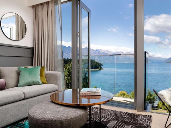 QT Queenstown : photo 2 de la chambre hébergement lit king-size - lac