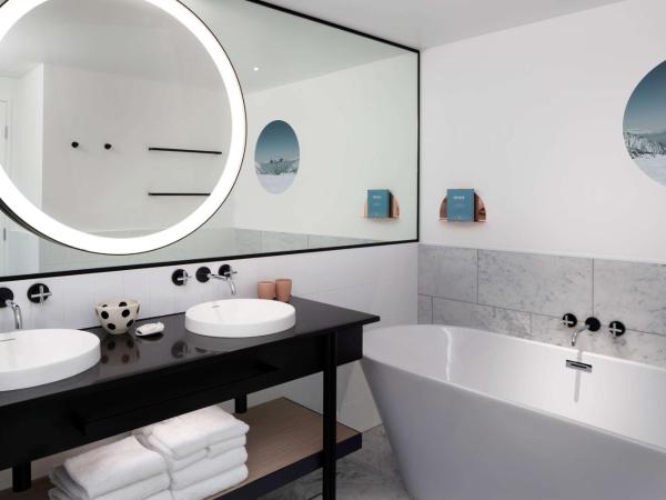 QT Queenstown : photo 7 de la chambre remarquable chambre lit king-size - vue sur lac