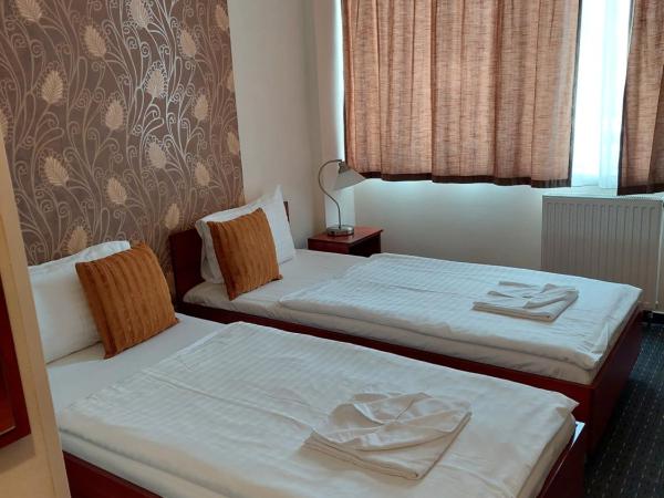 Canada Hotel Budapest : photo 1 de la chambre chambre lits jumeaux standard