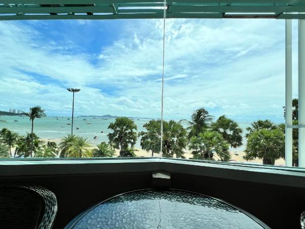 The Beach Front Resort, Pattaya : photo 3 de la chambre chambre familiale