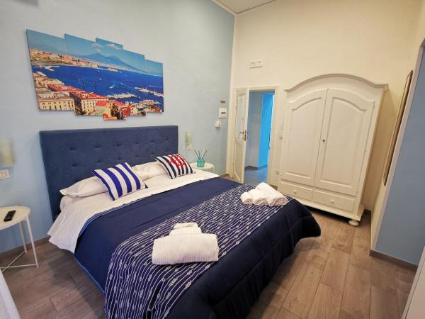 Room funicolare napoli : photo 4 de la chambre chambre double