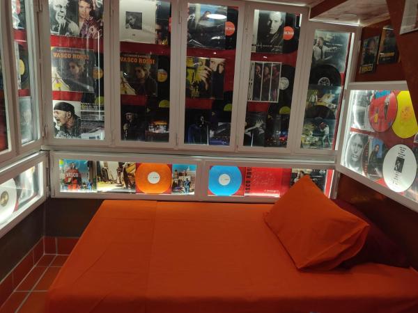 Elvis - Marilyn - Vasco Rossi - Airport Catania Center : photo 5 de la chambre chambre double