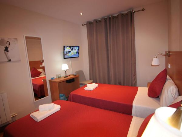 Hostal Orleans : photo 8 de la chambre chambre double ou lits jumeaux avec salle de bains commune