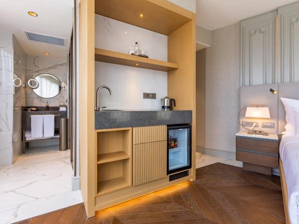 Stayso The House Hotel : photo 7 de la chambre corner park - terrasse