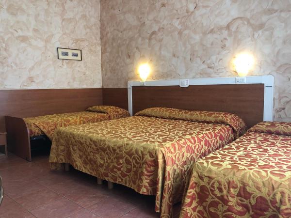 Hotel Eden : photo 5 de la chambre chambre quadruple