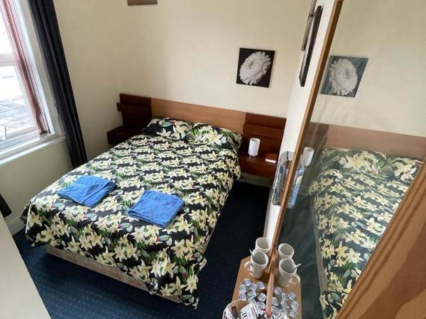 Hayward Hotel : photo 3 de la chambre chambre double avec salle de bains privative