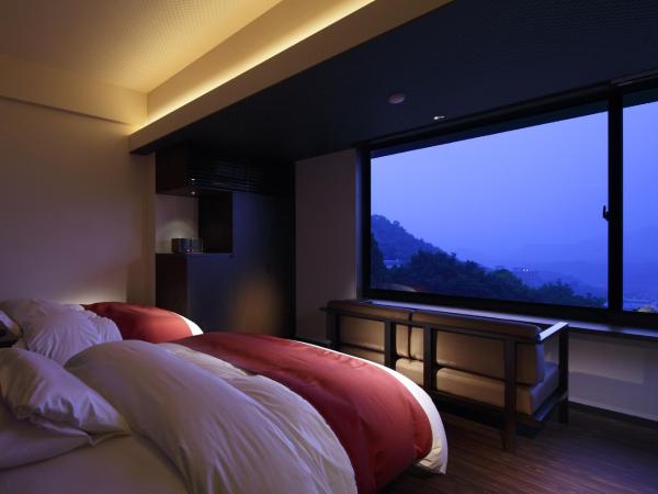 Negiya Ryofukaku : photo 2 de la chambre chambre lits jumeaux deluxe avec coin tatami - vue sur la montagne - tour ouest - non-fumeurs
