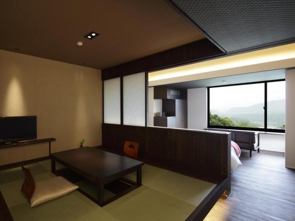 Negiya Ryofukaku : photo 3 de la chambre chambre lits jumeaux deluxe avec coin tatami - vue sur la montagne - tour ouest - non-fumeurs