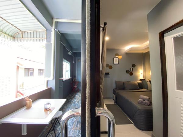 VarietyD-DayHostel HuaHin : photo 4 de la chambre studio avec balcon 