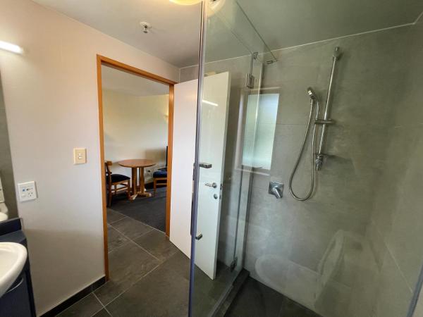 Central Park Motor Lodge : photo 3 de la chambre studio triple avec lits simple et queen-size