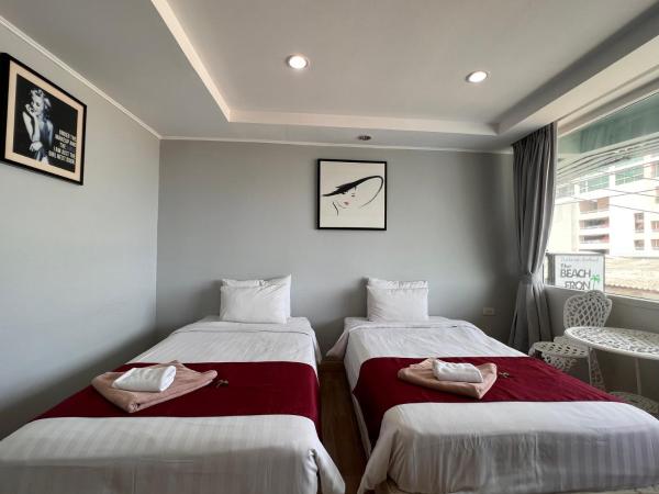 The Beach Front Resort, Pattaya : photo 1 de la chambre chambre lits jumeaux deluxe