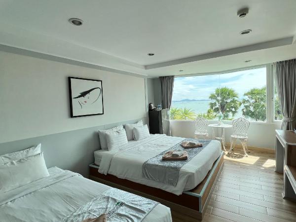 The Beach Front Resort, Pattaya : photo 1 de la chambre chambre triple - vue sur mer