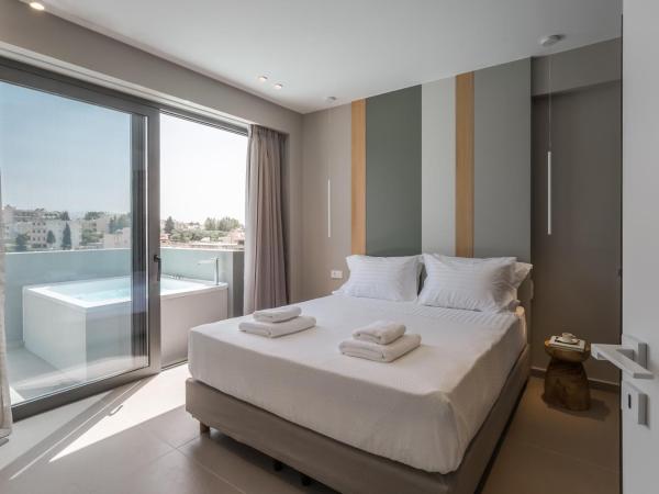 Noemie Luxury Suites : photo 3 de la chambre suite deluxe avec baignoire spa