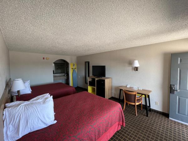 Days Inn by Wyndham San Antonio Interstate Hwy 35 North : photo 1 de la chambre chambre 2 lits queen-size - non-fumeurs