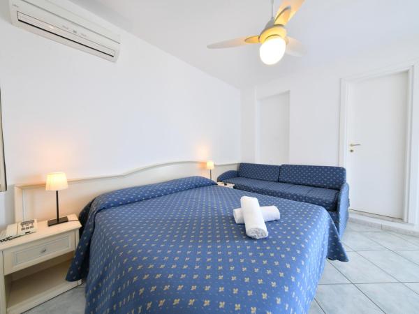 Hotel Noris : photo 4 de la chambre chambre triple avec balcon