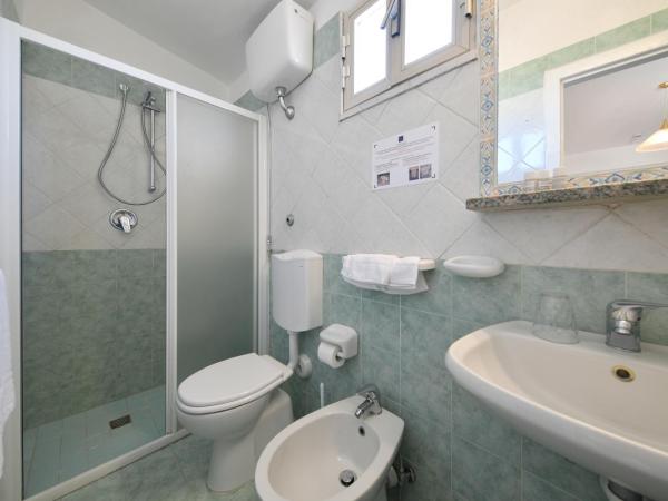 Hotel Noris : photo 4 de la chambre chambre quadruple avec balcon