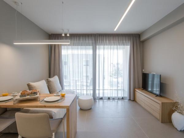 Noemie Luxury Suites : photo 3 de la chambre suite deluxe avec baignoire spa