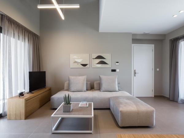 Noemie Luxury Suites : photo 3 de la chambre suite deluxe avec baignoire spa
