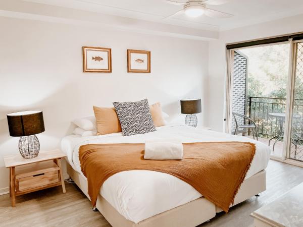 Sea Breeze on Main Beach : photo 1 de la chambre appartement avec balcon