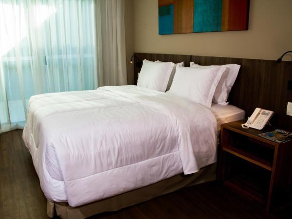 BH Raja Hotel : photo 2 de la chambre chambre supérieure avec lit double