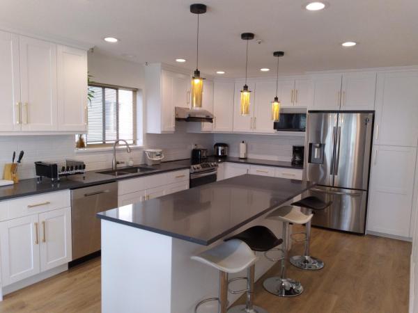 Convenient to Attractions & Close To Airport : photo 3 de la chambre suite familiale