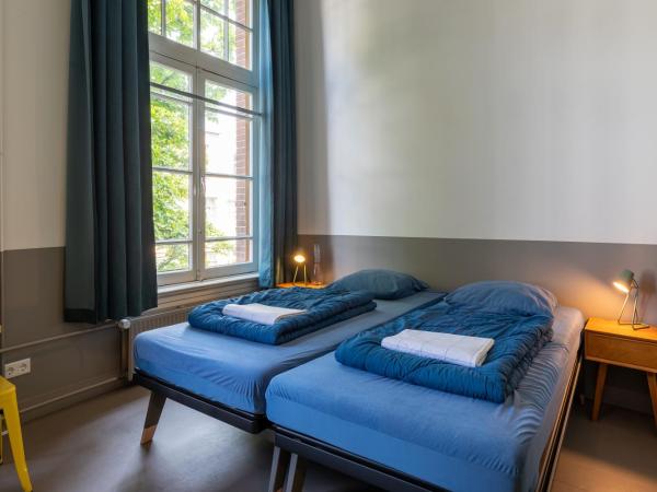 Stayokay Hostel Amsterdam Vondelpark : photo 3 de la chambre chambre familiale quadruple avec salle de bains privative