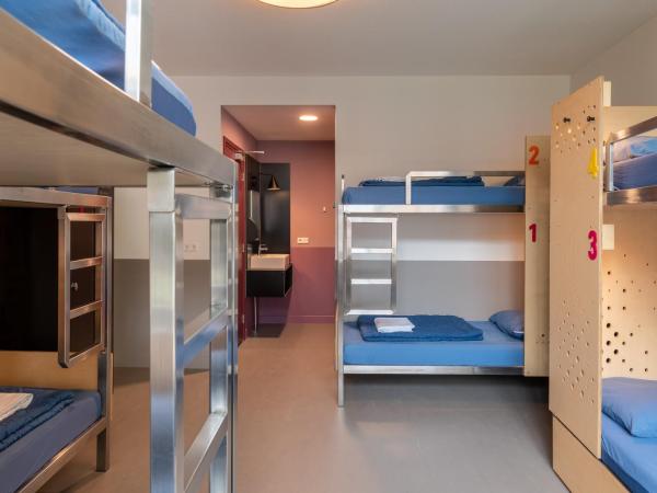 Stayokay Hostel Amsterdam Vondelpark : photo 4 de la chambre lit dans dortoir mixte avec 8 lits et douche