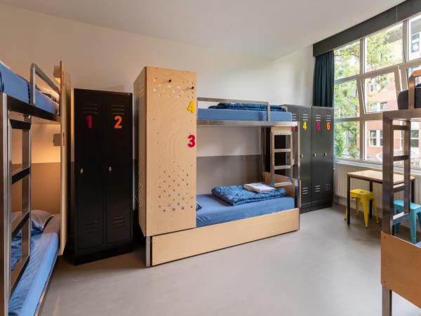 Stayokay Hostel Amsterdam Vondelpark : photo 3 de la chambre lit dans dortoir mixte avec 8 lits et douche
