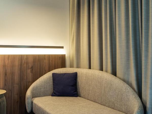 Crowne Plaza - Nice - Grand Arenas, an IHG Hotel : photo 4 de la chambre chambre standard avec 1 lit king-size et canapé-lit simple