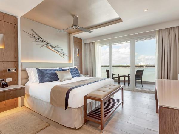 Royalton CHIC Cancun, An Autograph Collection All-Inclusive Resort - Adults Only : photo 1 de la chambre suite junior de luxe - vue sur coucher du soleil