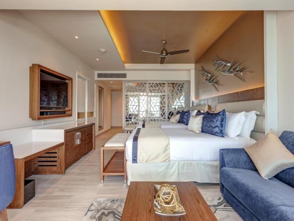 Royalton CHIC Cancun, An Autograph Collection All-Inclusive Resort - Adults Only : photo 3 de la chambre suite junior de luxe - vue sur coucher du soleil