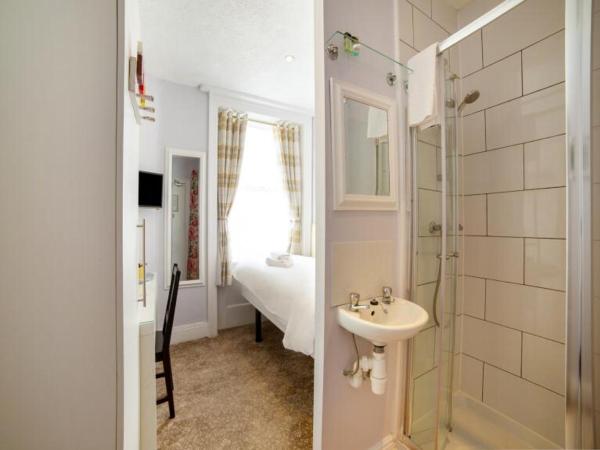 Blue Sky Guest House : photo 1 de la chambre chambre simple avec salle de bains 