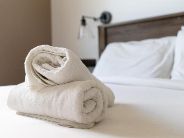 Samesun Kelowna Hostel : photo 10 de la chambre chambre double avec salle de bains privative