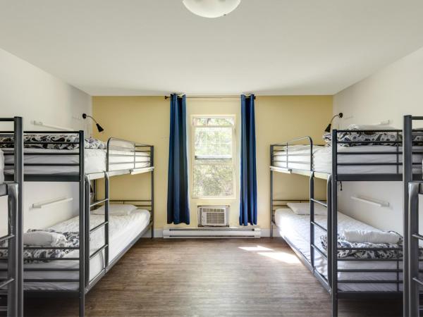 Samesun Kelowna Hostel : photo 9 de la chambre lit simple dans dortoir mixte de 8 lits