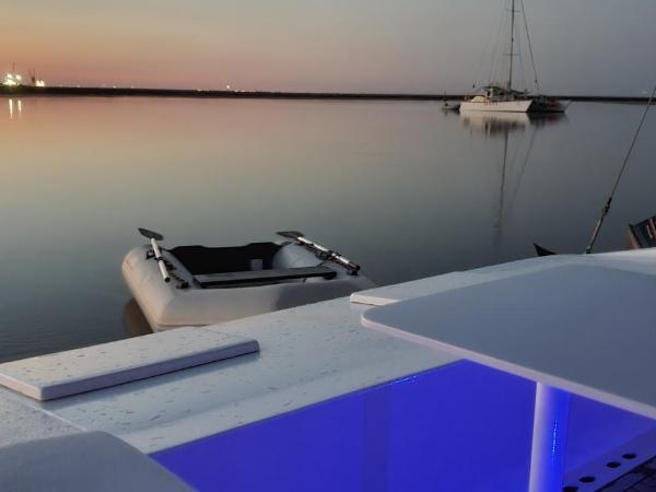 Barco Casa Catamarã Sleepandboat : photo 6 de la chambre mobile home