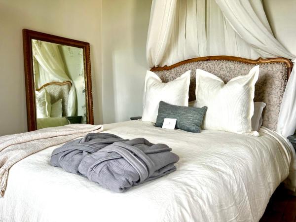 Maison Loire : photo 3 de la chambre chambre lit queen-size - vue sur jardin